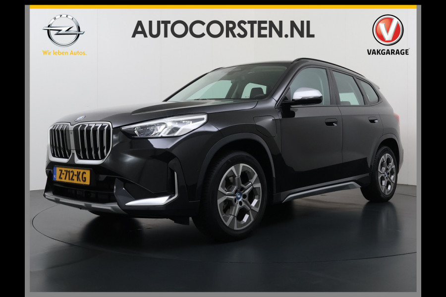 BMW X1 xDrive25e 4WD Hybride 245pk AUT-7 Leer Trekhaak M Shadow-Line Connected-Pro LED Adap.Cruise+File-Assist (semi-Auto-Pilot Xline C 18"lm Elek.Achterklep ConnectDrive Lmv Isofix DAB Led Regen-Lichtsensor Lane Assist Wifi AWD Hybrid met 16,3kw Groot accu pakket Automaat 1.700KG Trekvermogen 1e Eigenaar Origineel Nederlandse Auto Dealeronderhouden