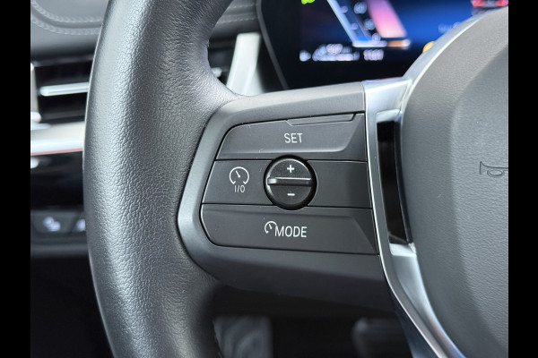 BMW X1 xDrive25e 4WD Hybride 245pk AUT-7 Leer Trekhaak M Shadow-Line Connected-Pro LED Adap.Cruise+File-Assist (semi-Auto-Pilot Xline C 18"lm Elek.Achterklep ConnectDrive Lmv Isofix DAB Led Regen-Lichtsensor Lane Assist Wifi AWD Hybrid met 16,3kw Groot accu pakket Automaat 1.700KG Trekvermogen 1e Eigenaar Origineel Nederlandse Auto Dealeronderhouden