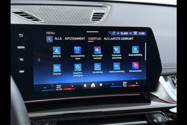 BMW X1 xDrive25e 4WD Hybride 245pk AUT-7 Leer Trekhaak M Shadow-Line Connected-Pro LED Adap.Cruise+File-Assist (semi-Auto-Pilot Xline C 18"lm Elek.Achterklep ConnectDrive Lmv Isofix DAB Led Regen-Lichtsensor Lane Assist Wifi AWD Hybrid met 16,3kw Groot accu pakket Automaat 1.700KG Trekvermogen 1e Eigenaar Origineel Nederlandse Auto Dealeronderhouden