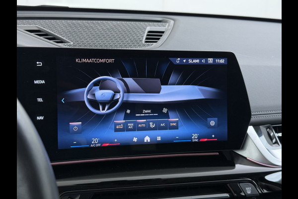 BMW X1 xDrive25e 4WD Hybride 245pk AUT-7 Leer Trekhaak M Shadow-Line Connected-Pro LED Adap.Cruise+File-Assist (semi-Auto-Pilot Xline C 18"lm Elek.Achterklep ConnectDrive Lmv Isofix DAB Led Regen-Lichtsensor Lane Assist Wifi AWD Hybrid met 16,3kw Groot accu pakket Automaat 1.700KG Trekvermogen 1e Eigenaar Origineel Nederlandse Auto Dealeronderhouden