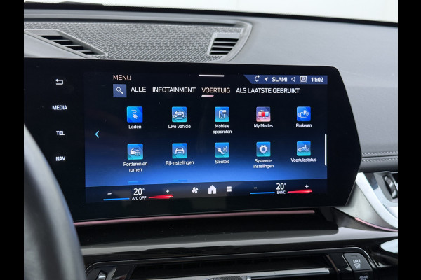 BMW X1 xDrive25e 4WD Hybride 245pk AUT-7 Leer Trekhaak M Shadow-Line Connected-Pro LED Adap.Cruise+File-Assist (semi-Auto-Pilot Xline C 18"lm Elek.Achterklep ConnectDrive Lmv Isofix DAB Led Regen-Lichtsensor Lane Assist Wifi AWD Hybrid met 16,3kw Groot accu pakket Automaat 1.700KG Trekvermogen 1e Eigenaar Origineel Nederlandse Auto Dealeronderhouden