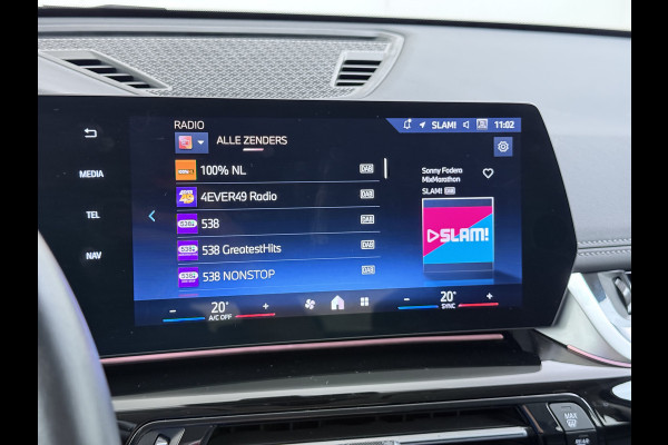 BMW X1 xDrive25e 4WD Hybride 245pk AUT-7 Leer Trekhaak M Shadow-Line Connected-Pro LED Adap.Cruise+File-Assist (semi-Auto-Pilot Xline C 18"lm Elek.Achterklep ConnectDrive Lmv Isofix DAB Led Regen-Lichtsensor Lane Assist Wifi AWD Hybrid met 16,3kw Groot accu pakket Automaat 1.700KG Trekvermogen 1e Eigenaar Origineel Nederlandse Auto Dealeronderhouden