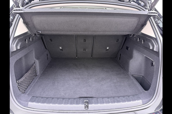 BMW X1 xDrive25e 4WD Hybride 245pk AUT-7 Leer Trekhaak M Shadow-Line Connected-Pro LED Adap.Cruise+File-Assist (semi-Auto-Pilot Xline C 18"lm Elek.Achterklep ConnectDrive Lmv Isofix DAB Led Regen-Lichtsensor Lane Assist Wifi AWD Hybrid met 16,3kw Groot accu pakket Automaat 1.700KG Trekvermogen 1e Eigenaar Origineel Nederlandse Auto Dealeronderhouden