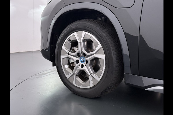 BMW X1 xDrive25e 4WD Hybride 245pk AUT-7 Leer Trekhaak M Shadow-Line Connected-Pro LED Adap.Cruise+File-Assist (semi-Auto-Pilot Xline C 18"lm Elek.Achterklep ConnectDrive Lmv Isofix DAB Led Regen-Lichtsensor Lane Assist Wifi AWD Hybrid met 16,3kw Groot accu pakket Automaat 1.700KG Trekvermogen 1e Eigenaar Origineel Nederlandse Auto Dealeronderhouden