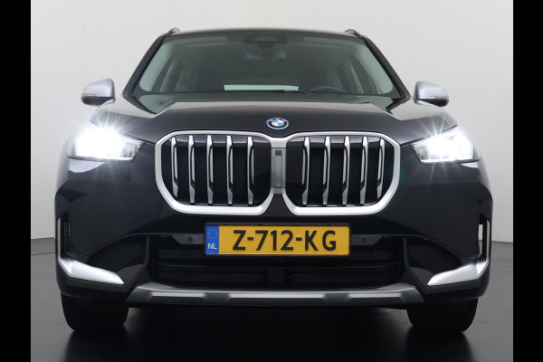 BMW X1 xDrive25e 4WD Hybride 245pk AUT-7 Leer Trekhaak M Shadow-Line Connected-Pro LED Adap.Cruise+File-Assist (semi-Auto-Pilot Xline C 18"lm Elek.Achterklep ConnectDrive Lmv Isofix DAB Led Regen-Lichtsensor Lane Assist Wifi AWD Hybrid met 16,3kw Groot accu pakket Automaat 1.700KG Trekvermogen 1e Eigenaar Origineel Nederlandse Auto Dealeronderhouden