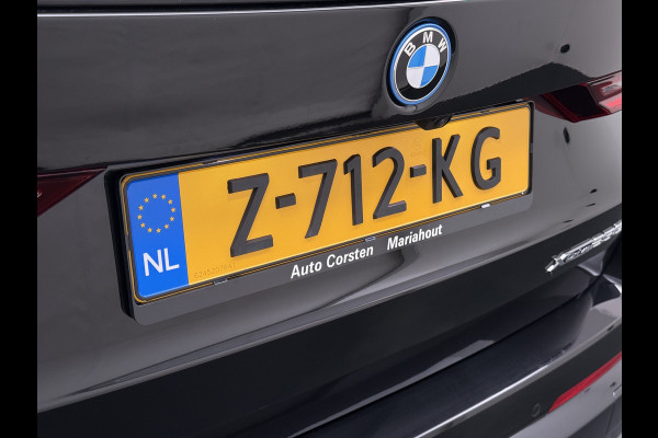 BMW X1 xDrive25e 4WD Hybride 245pk AUT-7 Leer Trekhaak M Shadow-Line Connected-Pro LED Adap.Cruise+File-Assist (semi-Auto-Pilot Xline C 18"lm Elek.Achterklep ConnectDrive Lmv Isofix DAB Led Regen-Lichtsensor Lane Assist Wifi AWD Hybrid met 16,3kw Groot accu pakket Automaat 1.700KG Trekvermogen 1e Eigenaar Origineel Nederlandse Auto Dealeronderhouden