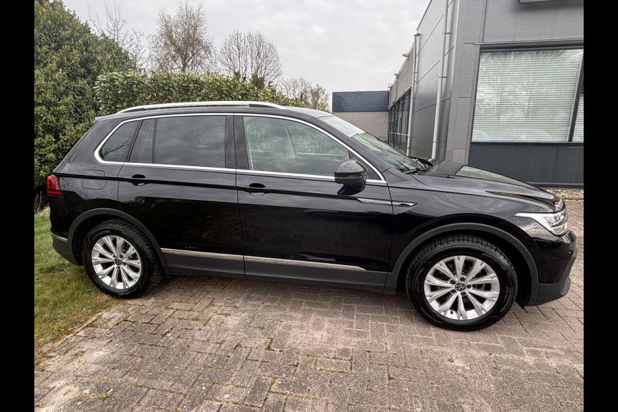 Volkswagen Tiguan 1.5 TSI Life Business | Trekhaak | Stoeverwarming | Adaptive cruise | Navigatie | Elektrische Klep | Parkeersensoren |