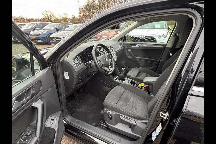 Volkswagen Tiguan 1.5 TSI Life Business | Trekhaak | Stoeverwarming | Adaptive cruise | Navigatie | Elektrische Klep | Parkeersensoren |