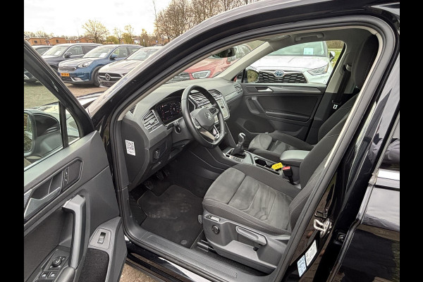 Volkswagen Tiguan 1.5 TSI Life Business | Trekhaak | Stoeverwarming | Adaptive cruise | Navigatie | Elektrische Klep | Parkeersensoren |