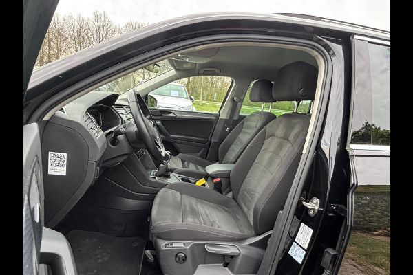 Volkswagen Tiguan 1.5 TSI Life Business | Trekhaak | Stoeverwarming | Adaptive cruise | Navigatie | Elektrische Klep | Parkeersensoren |