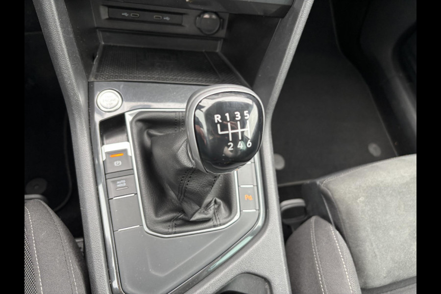 Volkswagen Tiguan 1.5 TSI Life Business | Trekhaak | Stoeverwarming | Adaptive cruise | Navigatie | Elektrische Klep | Parkeersensoren |