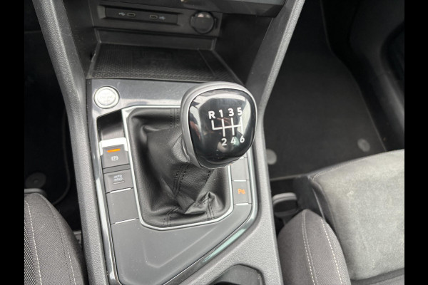 Volkswagen Tiguan 1.5 TSI Life Business | Trekhaak | Stoeverwarming | Adaptive cruise | Navigatie | Elektrische Klep | Parkeersensoren |