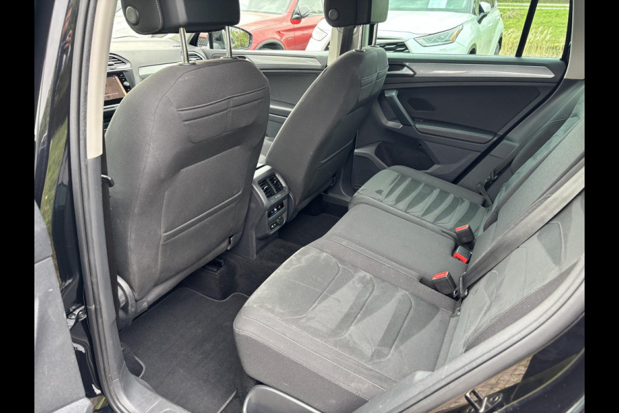 Volkswagen Tiguan 1.5 TSI Life Business | Trekhaak | Stoeverwarming | Adaptive cruise | Navigatie | Elektrische Klep | Parkeersensoren |