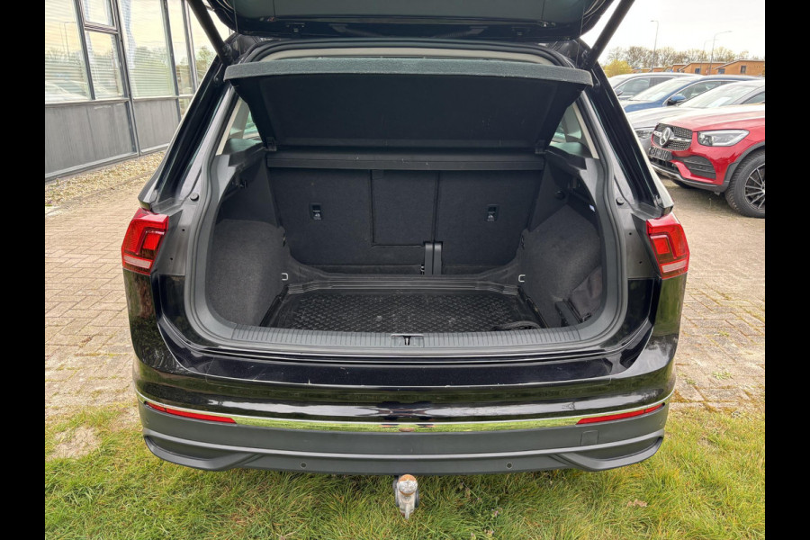 Volkswagen Tiguan 1.5 TSI Life Business | Trekhaak | Stoeverwarming | Adaptive cruise | Navigatie | Elektrische Klep | Parkeersensoren |