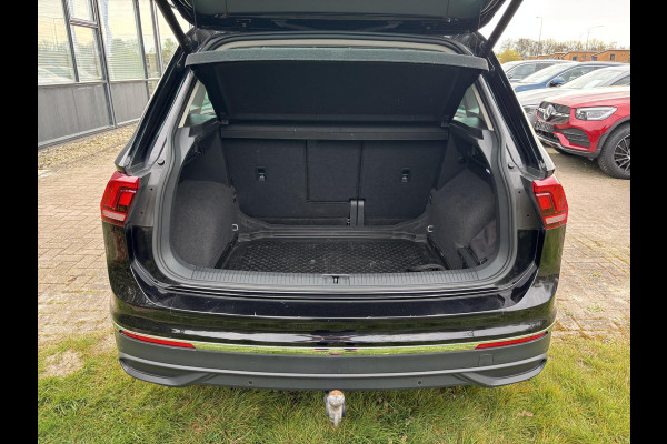 Volkswagen Tiguan 1.5 TSI Life Business | Trekhaak | Stoeverwarming | Adaptive cruise | Navigatie | Elektrische Klep | Parkeersensoren |
