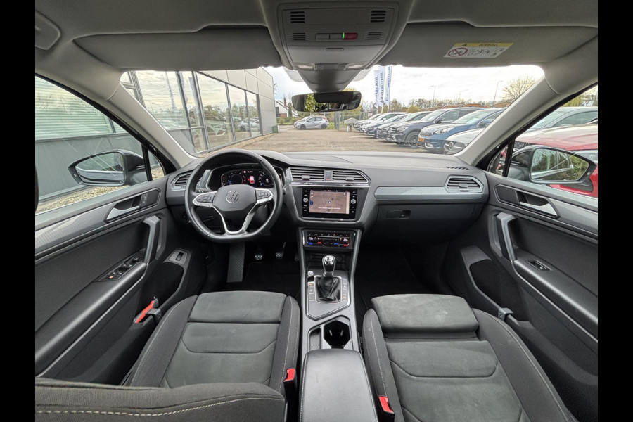 Volkswagen Tiguan 1.5 TSI Life Business | Trekhaak | Stoeverwarming | Adaptive cruise | Navigatie | Elektrische Klep | Parkeersensoren |