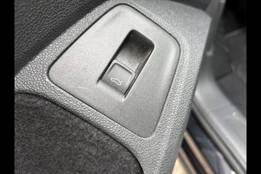 Volkswagen Tiguan 1.5 TSI Life Business | Trekhaak | Stoeverwarming | Adaptive cruise | Navigatie | Elektrische Klep | Parkeersensoren |