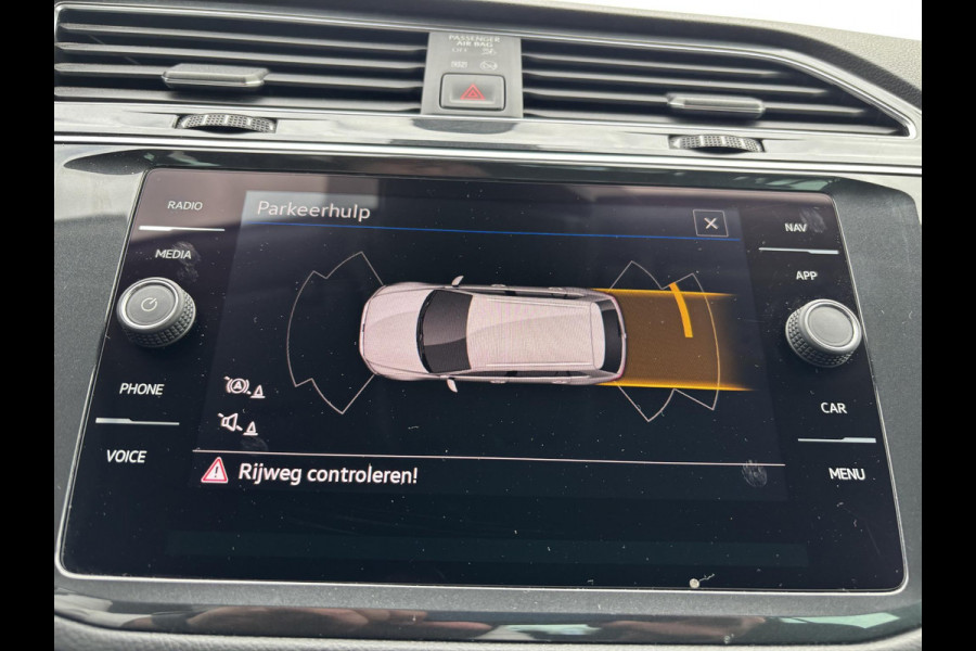 Volkswagen Tiguan 1.5 TSI Life Business | Trekhaak | Stoeverwarming | Adaptive cruise | Navigatie | Elektrische Klep | Parkeersensoren |