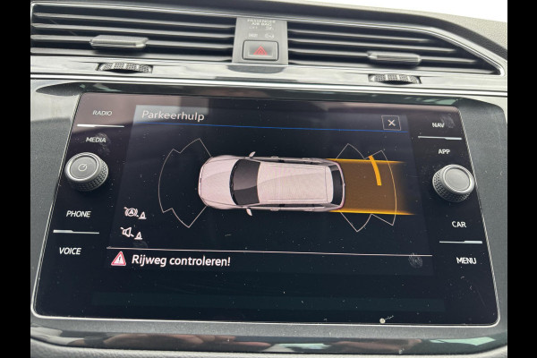 Volkswagen Tiguan 1.5 TSI Life Business | Trekhaak | Stoeverwarming | Adaptive cruise | Navigatie | Elektrische Klep | Parkeersensoren |