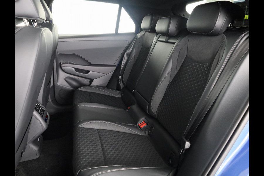 Volkswagen T-Roc R-Line First Edition 1.5 eTSI 110 kW / 150 PK SUV Panoramadak | Stoelverwarming | Achteruitrijcamera
