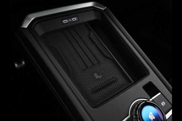 Volkswagen T-Roc R-Line First Edition 1.5 eTSI 110 kW / 150 PK SUV Panoramadak | Stoelverwarming | Achteruitrijcamera