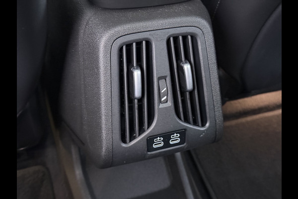 BMW iX1 eDrive20 67kWh M Sport pakket Pano-Dak/Schuif-dak Leer SOH 100% Warmtepomp Camera Navi Ecc PDC-a+v Apple Carplay Android Auto Elek.Achterklep Zwarte-Hemel VerkeersbordHerkenning WiFi M Aerodynamica  Lmv Led Privacy Glas Isofix DAB Keyless Wifi 1e Eigenaar Origineel Nederlandse Auto !!