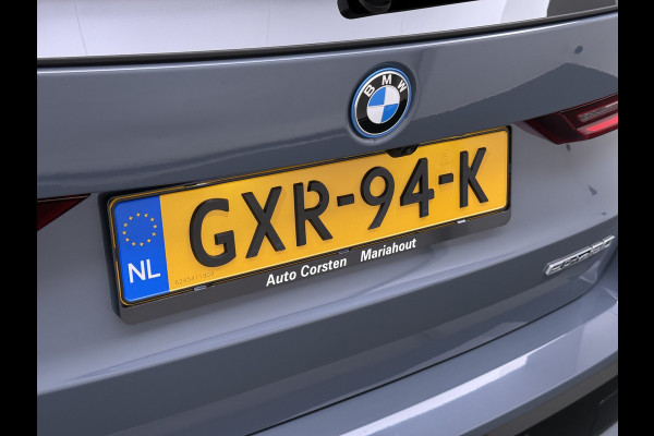 BMW iX1 eDrive20 67kWh M Sport pakket Pano-Dak/Schuif-dak Leer SOH 100% Warmtepomp Camera Navi Ecc PDC-a+v Apple Carplay Android Auto Elek.Achterklep Zwarte-Hemel VerkeersbordHerkenning WiFi M Aerodynamica  Lmv Led Privacy Glas Isofix DAB Keyless Wifi 1e Eigenaar Origineel Nederlandse Auto !!