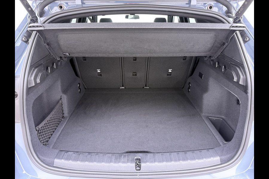 BMW iX1 eDrive20 67kWh M Sport pakket Pano-Dak/Schuif-dak Leer SOH 100% Warmtepomp Camera Navi Ecc PDC-a+v Apple Carplay Android Auto Elek.Achterklep Zwarte-Hemel VerkeersbordHerkenning WiFi M Aerodynamica  Lmv Led Privacy Glas Isofix DAB Keyless Wifi 1e Eigenaar Origineel Nederlandse Auto !!