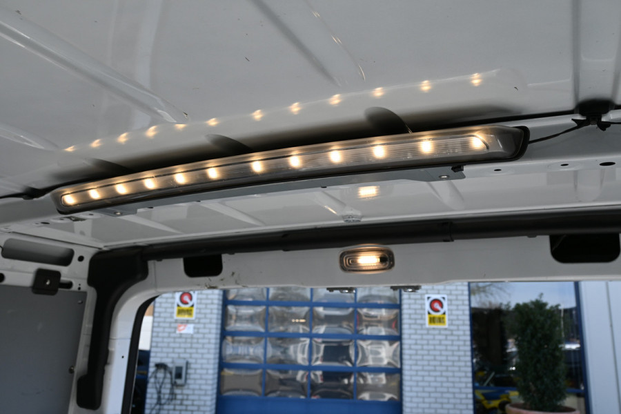 Mercedes-Benz Sprinter 315 CDI L2H1 RWD Geveerde stoel, Camera, Trekhaak, Standkachel