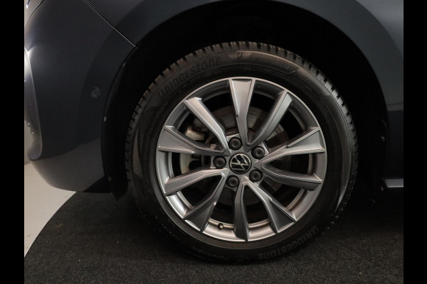 Volkswagen Multivan 1.4 eHybrid L2H1 Energetic 218pk| Navi| Pano-dak| trekhaak wegklpbr|  2-2-3