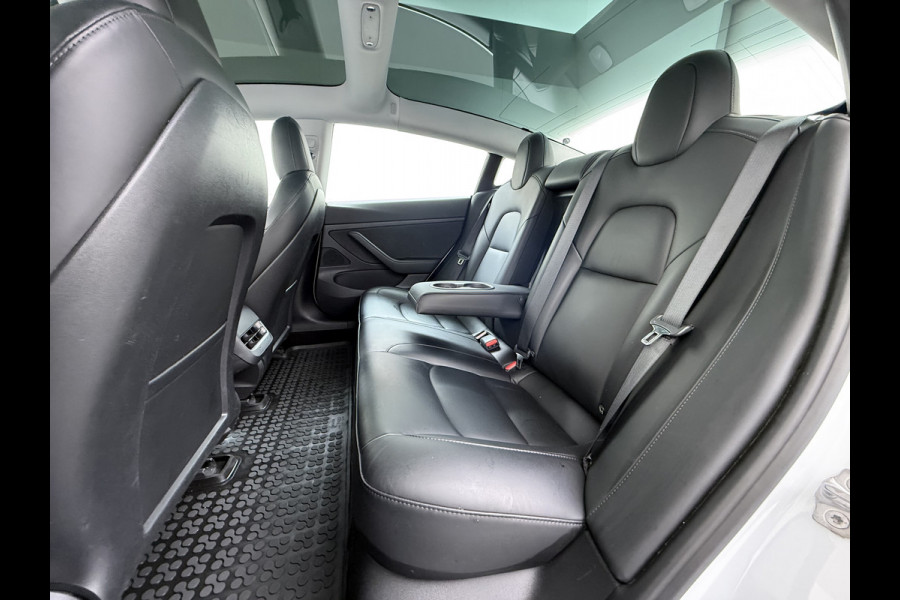 Tesla Model 3 SR+ 325PK LFP-Accu SOH 89.6% Lmv 19" AutoPilot Leer Pano-Dak Adaptive Cruise Lmv 18" Camera's Elektr.-Stuur+Stoelen+Spiegels+Geh Ecc Navi Led DAB Voorverwarmen interieur via App Keyless One-Pedal-Drive Wifi 1e Eigenaar Origineel Nederlandse Auto LFP accu dus 100% opladen!