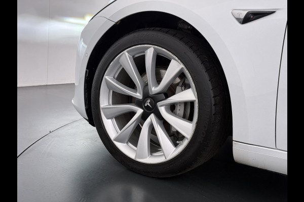 Tesla Model 3 SR+ 325PK LFP-Accu SOH 89.6% Lmv 19" AutoPilot Leer Pano-Dak Adaptive Cruise Lmv 18" Camera's Elektr.-Stuur+Stoelen+Spiegels+Geh Ecc Navi Led DAB Voorverwarmen interieur via App Keyless One-Pedal-Drive Wifi 1e Eigenaar Origineel Nederlandse Auto LFP accu dus 100% opladen!