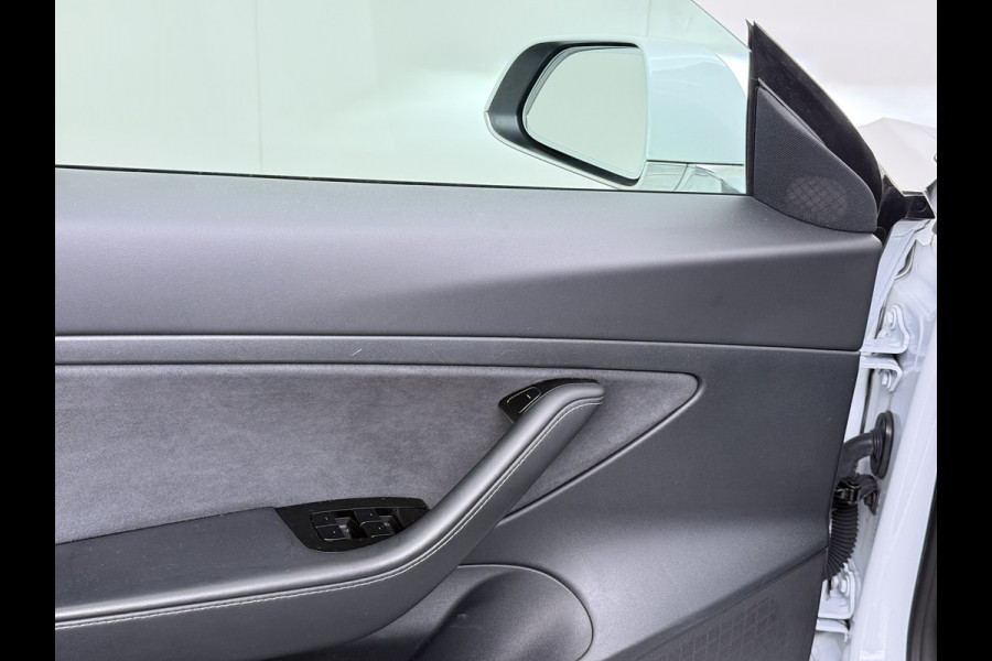 Tesla Model 3 SR+ 325PK LFP-Accu SOH 89.6% Lmv 19" AutoPilot Leer Pano-Dak Adaptive Cruise Lmv 18" Camera's Elektr.-Stuur+Stoelen+Spiegels+Geh Ecc Navi Led DAB Voorverwarmen interieur via App Keyless One-Pedal-Drive Wifi 1e Eigenaar Origineel Nederlandse Auto LFP accu dus 100% opladen!