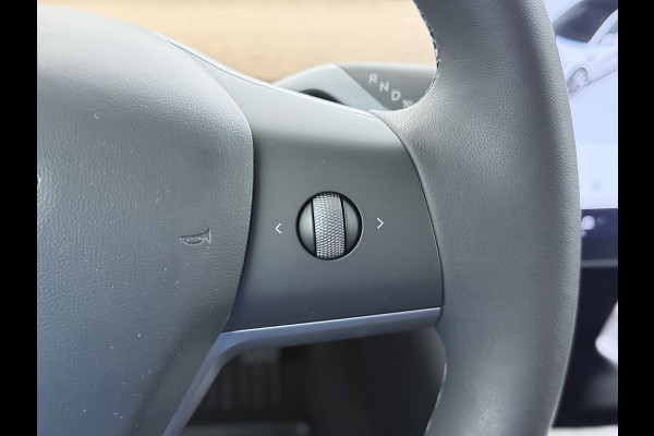 Tesla Model 3 SR+ 325PK LFP-Accu SOH 89.6% Lmv 19" AutoPilot Leer Pano-Dak Adaptive Cruise Lmv 18" Camera's Elektr.-Stuur+Stoelen+Spiegels+Geh Ecc Navi Led DAB Voorverwarmen interieur via App Keyless One-Pedal-Drive Wifi 1e Eigenaar Origineel Nederlandse Auto LFP accu dus 100% opladen!