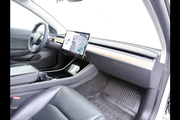 Tesla Model 3 SR+ 325PK LFP-Accu SOH 89.6% Lmv 19" AutoPilot Leer Pano-Dak Adaptive Cruise Lmv 18" Camera's Elektr.-Stuur+Stoelen+Spiegels+Geh Ecc Navi Led DAB Voorverwarmen interieur via App Keyless One-Pedal-Drive Wifi 1e Eigenaar Origineel Nederlandse Auto LFP accu dus 100% opladen!