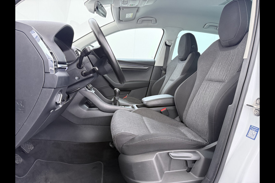 Škoda Karoq 1.5T 150pk ACT Trekhaak Adap.Cruise Camera Navi Virtual Cockpit ECC Apple Carplay Android PDC StoelverwarmingVerschuifbare Achte Comfort Pack Lmv Led Isofix DAB Voorruitverwarming Regen-Lichtsensor File Assist Verkeersbord Detectie 1.500KG Trekgewicht 1e Eigenaar Origineel Nederlandse Auto Bij 110.000km nog Beurt gehad! 1.500kg Trekgewicht! EURO6