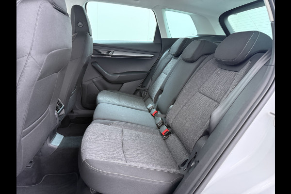 Škoda Karoq 1.5T 150pk ACT Trekhaak Adap.Cruise Camera Navi Virtual Cockpit ECC Apple Carplay Android PDC StoelverwarmingVerschuifbare Achte Comfort Pack Lmv Led Isofix DAB Voorruitverwarming Regen-Lichtsensor File Assist Verkeersbord Detectie 1.500KG Trekgewicht 1e Eigenaar Origineel Nederlandse Auto Bij 110.000km nog Beurt gehad! 1.500kg Trekgewicht! EURO6