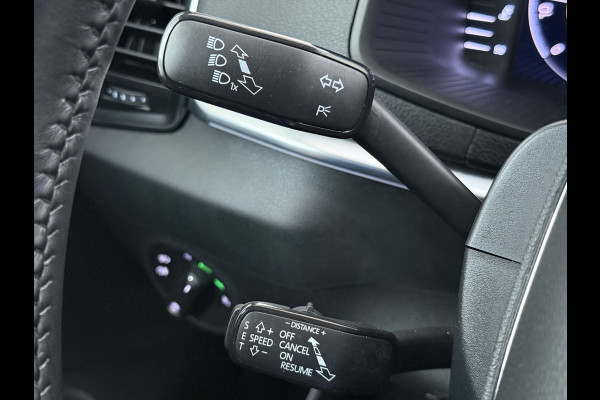 Škoda Karoq 1.5T 150pk ACT Trekhaak Adap.Cruise Camera Navi Virtual Cockpit ECC Apple Carplay Android PDC StoelverwarmingVerschuifbare Achte Comfort Pack Lmv Led Isofix DAB Voorruitverwarming Regen-Lichtsensor File Assist Verkeersbord Detectie 1.500KG Trekgewicht 1e Eigenaar Origineel Nederlandse Auto Bij 110.000km nog Beurt gehad! 1.500kg Trekgewicht! EURO6