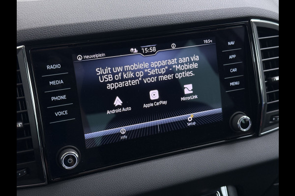Škoda Karoq 1.5T 150pk ACT Trekhaak Adap.Cruise Camera Navi Virtual Cockpit ECC Apple Carplay Android PDC StoelverwarmingVerschuifbare Achte Comfort Pack Lmv Led Isofix DAB Voorruitverwarming Regen-Lichtsensor File Assist Verkeersbord Detectie 1.500KG Trekgewicht 1e Eigenaar Origineel Nederlandse Auto Bij 110.000km nog Beurt gehad! 1.500kg Trekgewicht! EURO6