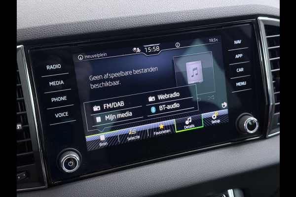 Škoda Karoq 1.5T 150pk ACT Trekhaak Adap.Cruise Camera Navi Virtual Cockpit ECC Apple Carplay Android PDC StoelverwarmingVerschuifbare Achte Comfort Pack Lmv Led Isofix DAB Voorruitverwarming Regen-Lichtsensor File Assist Verkeersbord Detectie 1.500KG Trekgewicht 1e Eigenaar Origineel Nederlandse Auto Bij 110.000km nog Beurt gehad! 1.500kg Trekgewicht! EURO6