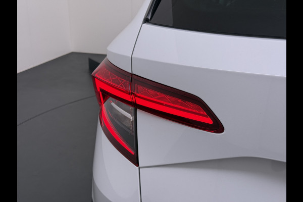 Škoda Karoq 1.5T 150pk ACT Trekhaak Adap.Cruise Camera Navi Virtual Cockpit ECC Apple Carplay Android PDC StoelverwarmingVerschuifbare Achte Comfort Pack Lmv Led Isofix DAB Voorruitverwarming Regen-Lichtsensor File Assist Verkeersbord Detectie 1.500KG Trekgewicht 1e Eigenaar Origineel Nederlandse Auto Bij 110.000km nog Beurt gehad! 1.500kg Trekgewicht! EURO6