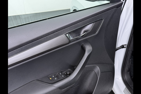 Škoda Karoq 1.5T 150pk ACT Trekhaak Adap.Cruise Camera Navi Virtual Cockpit ECC Apple Carplay Android PDC StoelverwarmingVerschuifbare Achte Comfort Pack Lmv Led Isofix DAB Voorruitverwarming Regen-Lichtsensor File Assist Verkeersbord Detectie 1.500KG Trekgewicht 1e Eigenaar Origineel Nederlandse Auto Bij 110.000km nog Beurt gehad! 1.500kg Trekgewicht! EURO6