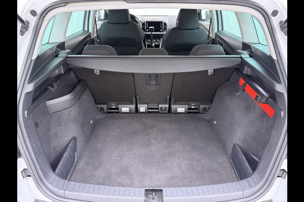 Škoda Karoq 1.5T 150pk ACT Trekhaak Adap.Cruise Camera Navi Virtual Cockpit ECC Apple Carplay Android PDC StoelverwarmingVerschuifbare Achte Comfort Pack Lmv Led Isofix DAB Voorruitverwarming Regen-Lichtsensor File Assist Verkeersbord Detectie 1.500KG Trekgewicht 1e Eigenaar Origineel Nederlandse Auto Bij 110.000km nog Beurt gehad! 1.500kg Trekgewicht! EURO6