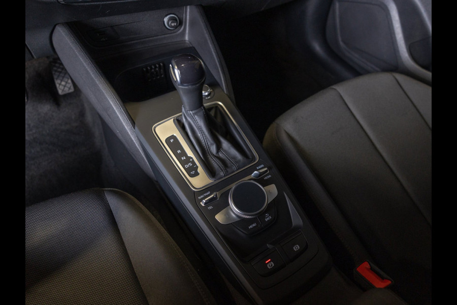 Audi Q2 35 TFSI Advanced edition / 150pk / Stoelverwarming / Adaptieve cruise control / Elektrische achterklep /