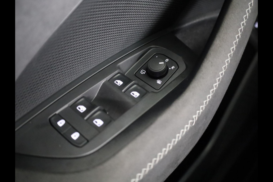 Škoda Kodiaq 1.5 TSI PHEV Sportline Business 204 pk Automaat (DSG) | Verlengde garantie | Navigatie | Panoramadak | Trekhaak (wegklapbaar) | Parkeersensoren | Achteruitrijcamera | Stoelverwarming v/a |