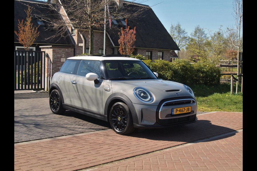 MINI Mini Electric Classic 33 kWh | Panoramadak | Camera | Apple Carplay | Cruise Control |