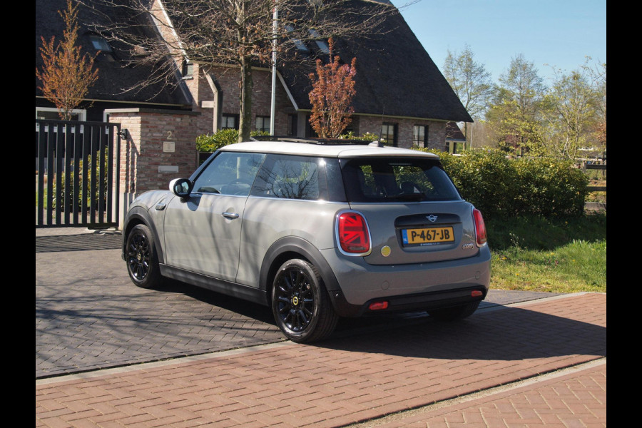 MINI Mini Electric Classic 33 kWh | Panoramadak | Camera | Apple Carplay | Cruise Control |