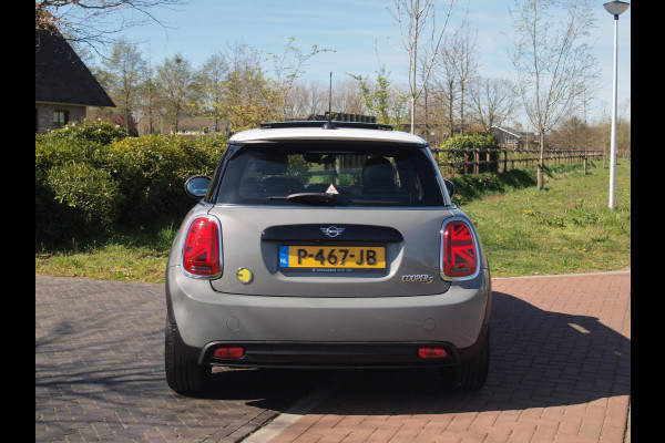 MINI Mini Electric Classic 33 kWh | Panoramadak | Camera | Apple Carplay | Cruise Control |