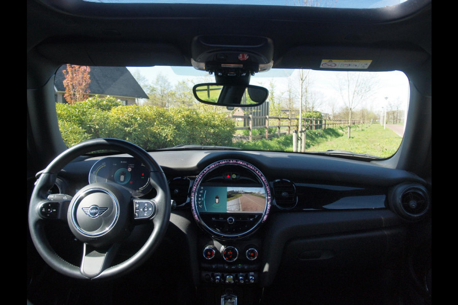 MINI Mini Electric Classic 33 kWh | Panoramadak | Camera | Apple Carplay | Cruise Control |