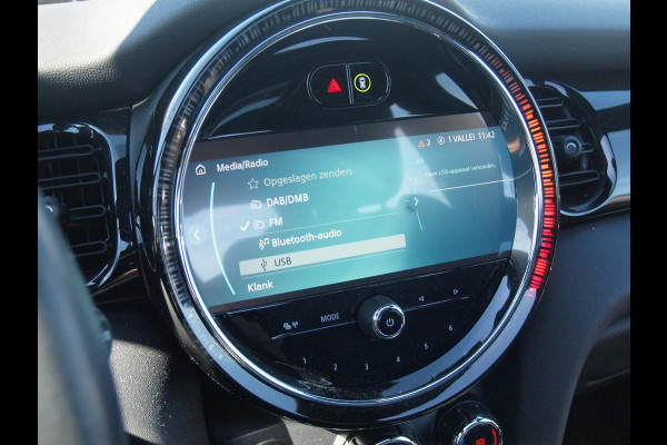 MINI Mini Electric Classic 33 kWh | Panoramadak | Camera | Apple Carplay | Cruise Control |